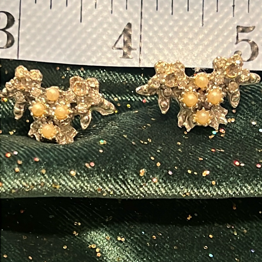 Vintage crystal and pearl look earrings